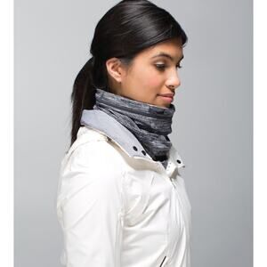 NWOT lululemon Run With Me Neck Warmer